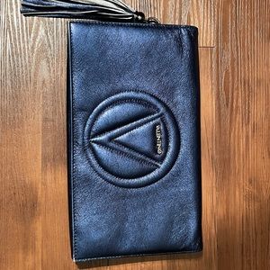 Mentally blue clutch